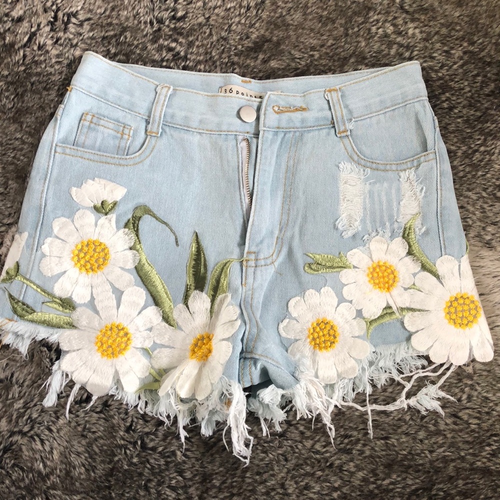 NWOT Daisy Denim Shorts